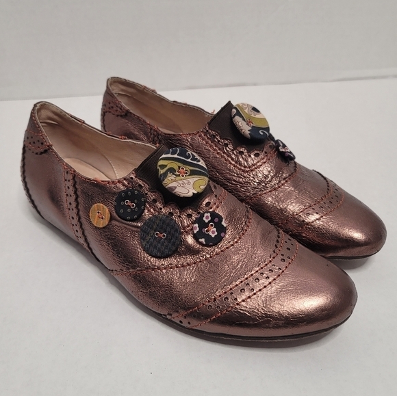 AllBlack Bronze Brown Leather Button Accent Art To Wear Slip On Shoe - Picture 1 of 9